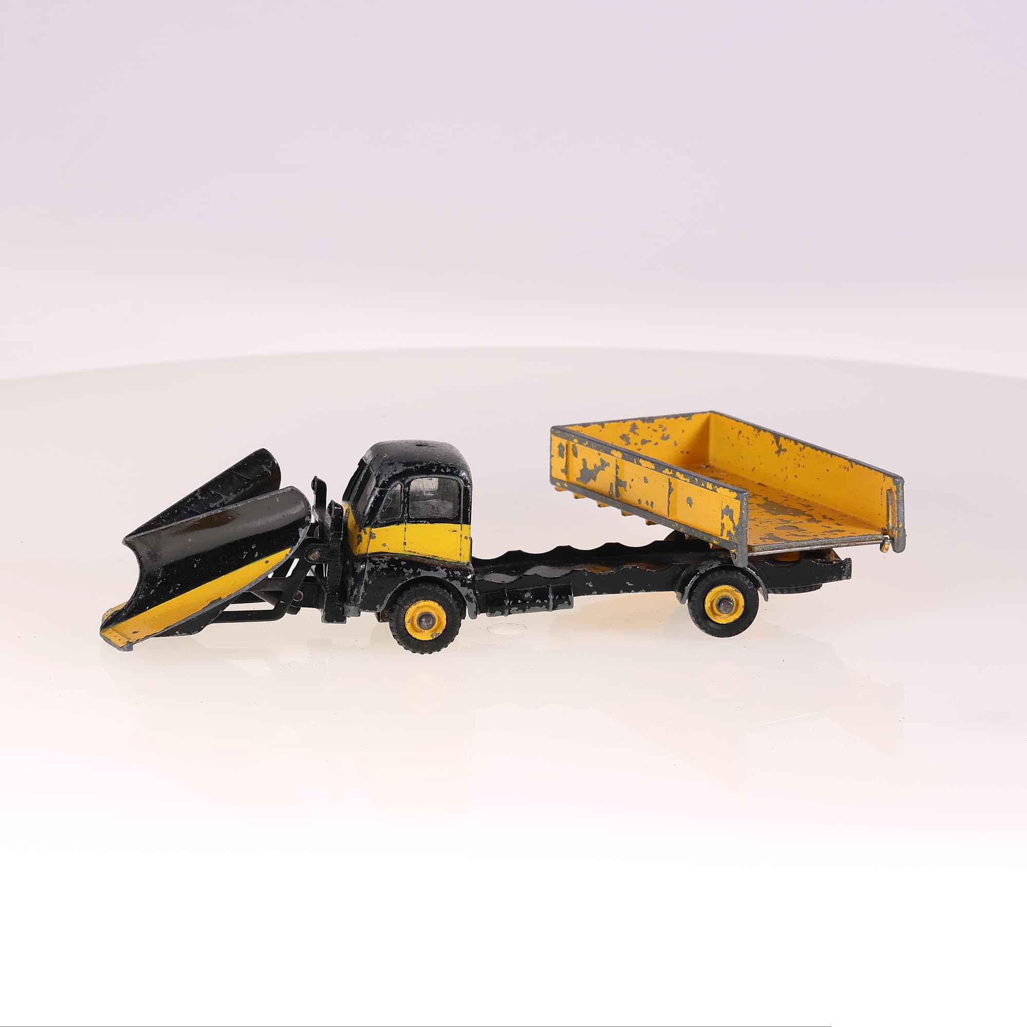 Dinky Toys 958 Guy Snow Plough with Windows 1/43 pour restaurer — miniature 11