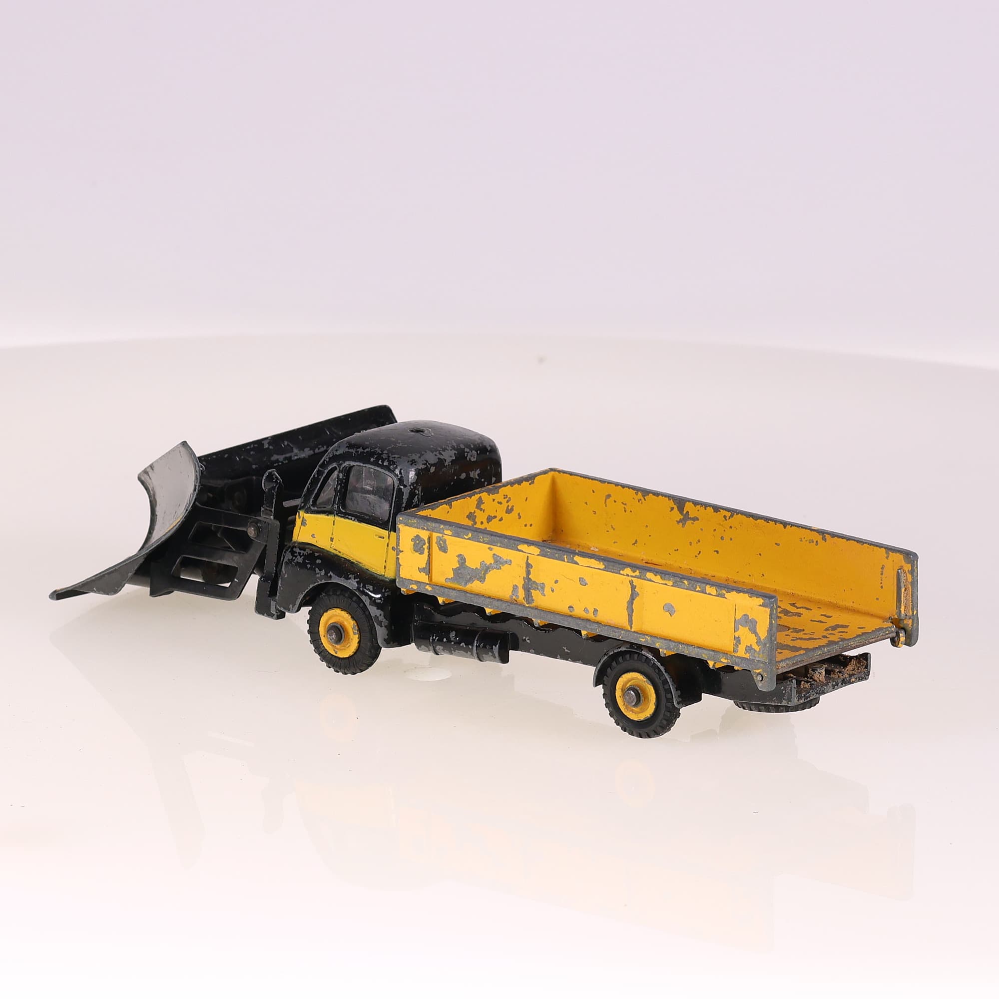 Dinky Toys 958 Guy Snow Plough with Windows 1/43 pour restaurer — miniature 3