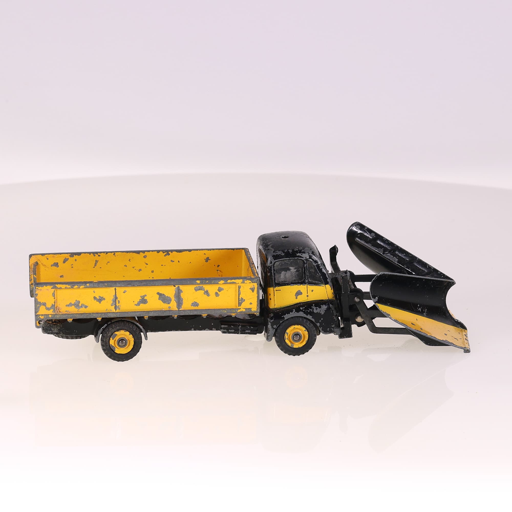 Dinky Toys 958 Guy Snow Plough with Windows 1/43 pour restaurer — miniature 6