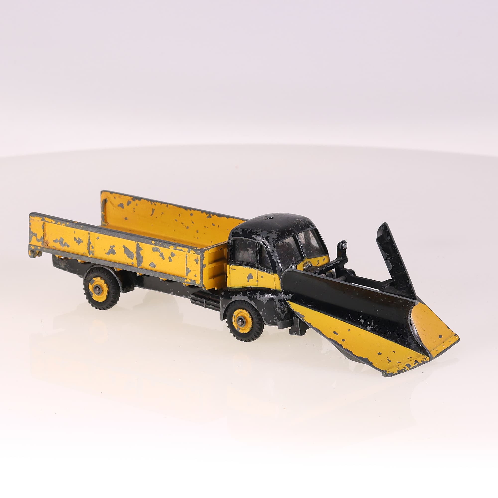 Dinky Toys 958 Guy Snow Plough with Windows 1/43 pour restaurer — miniature 7