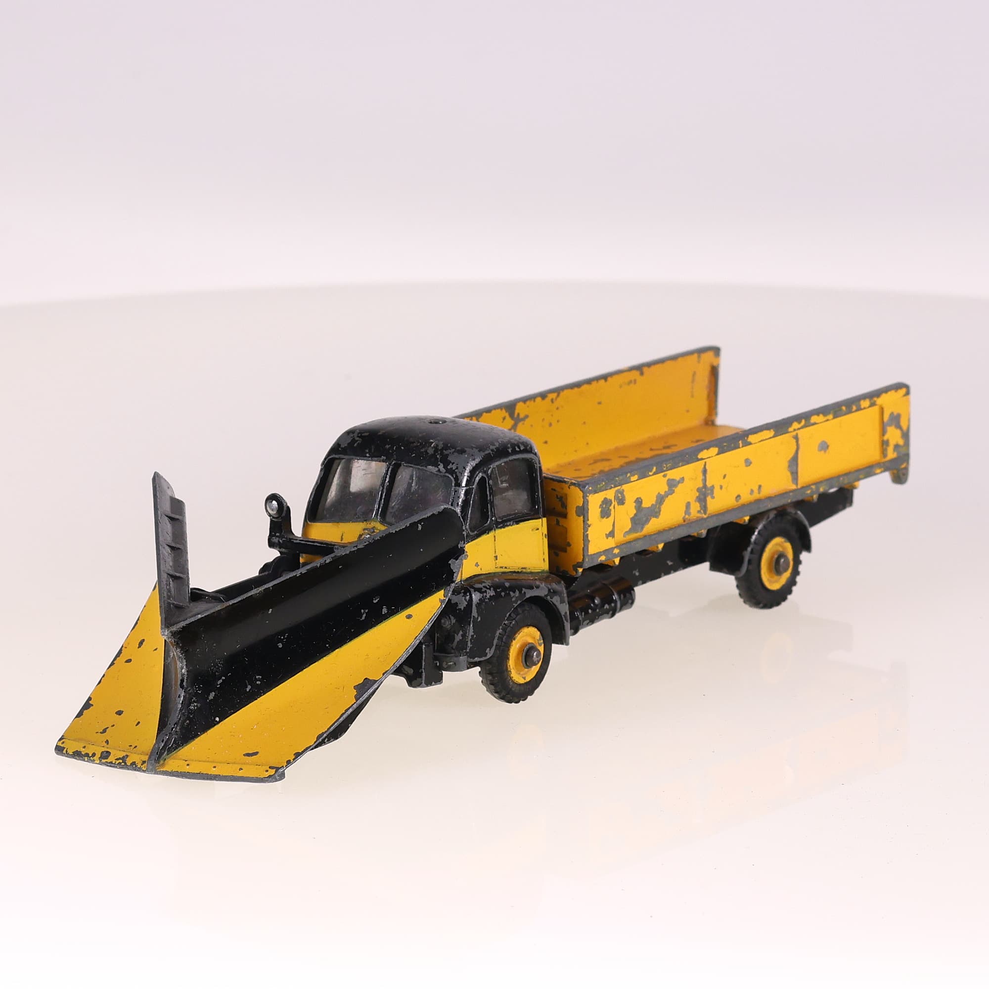 Dinky Toys 958 Guy Snow Plough with Windows 1/43 pour restaurer — miniature 9