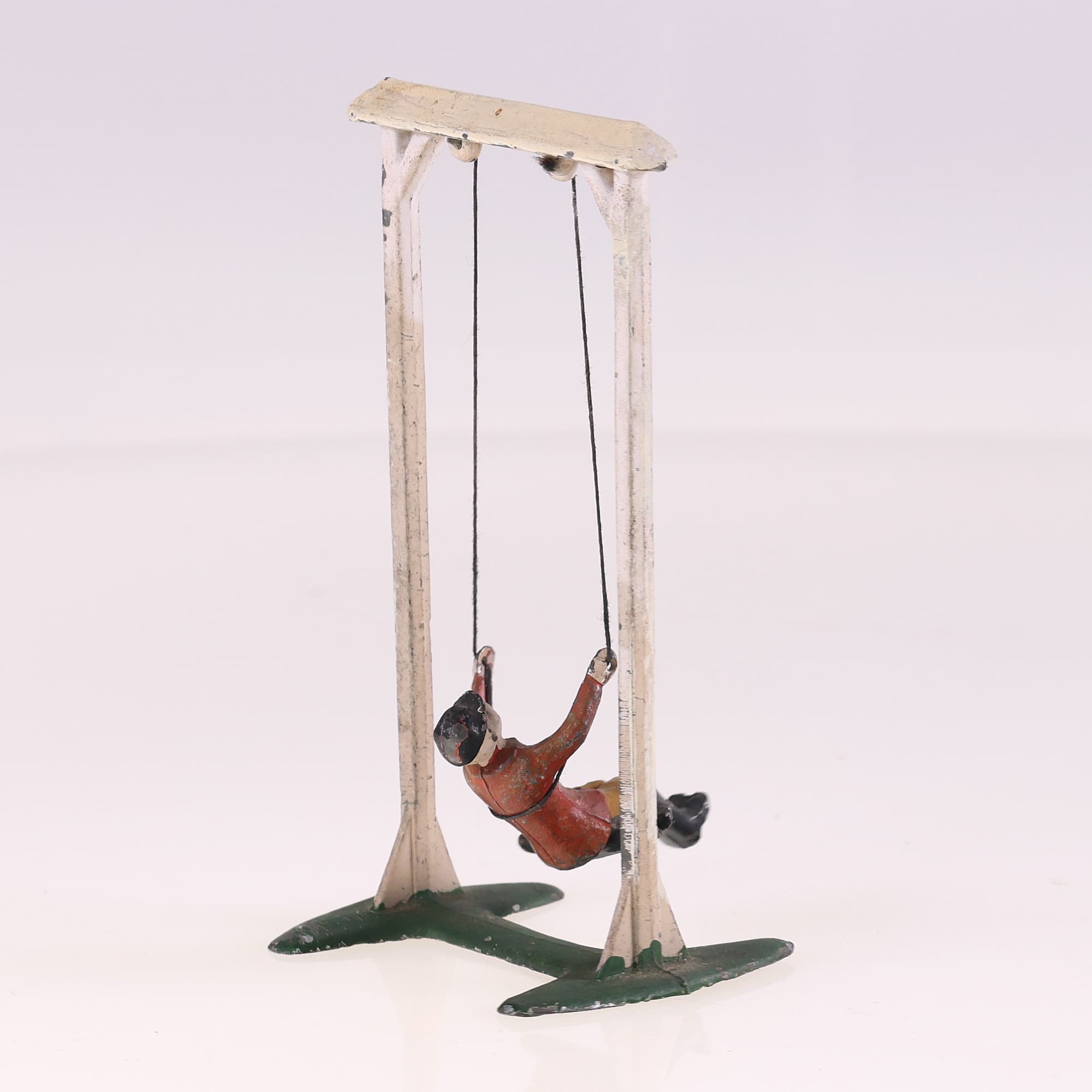 Britains enfant sur balançoire en métal 10 cm Grade B sans boîte — miniature 6