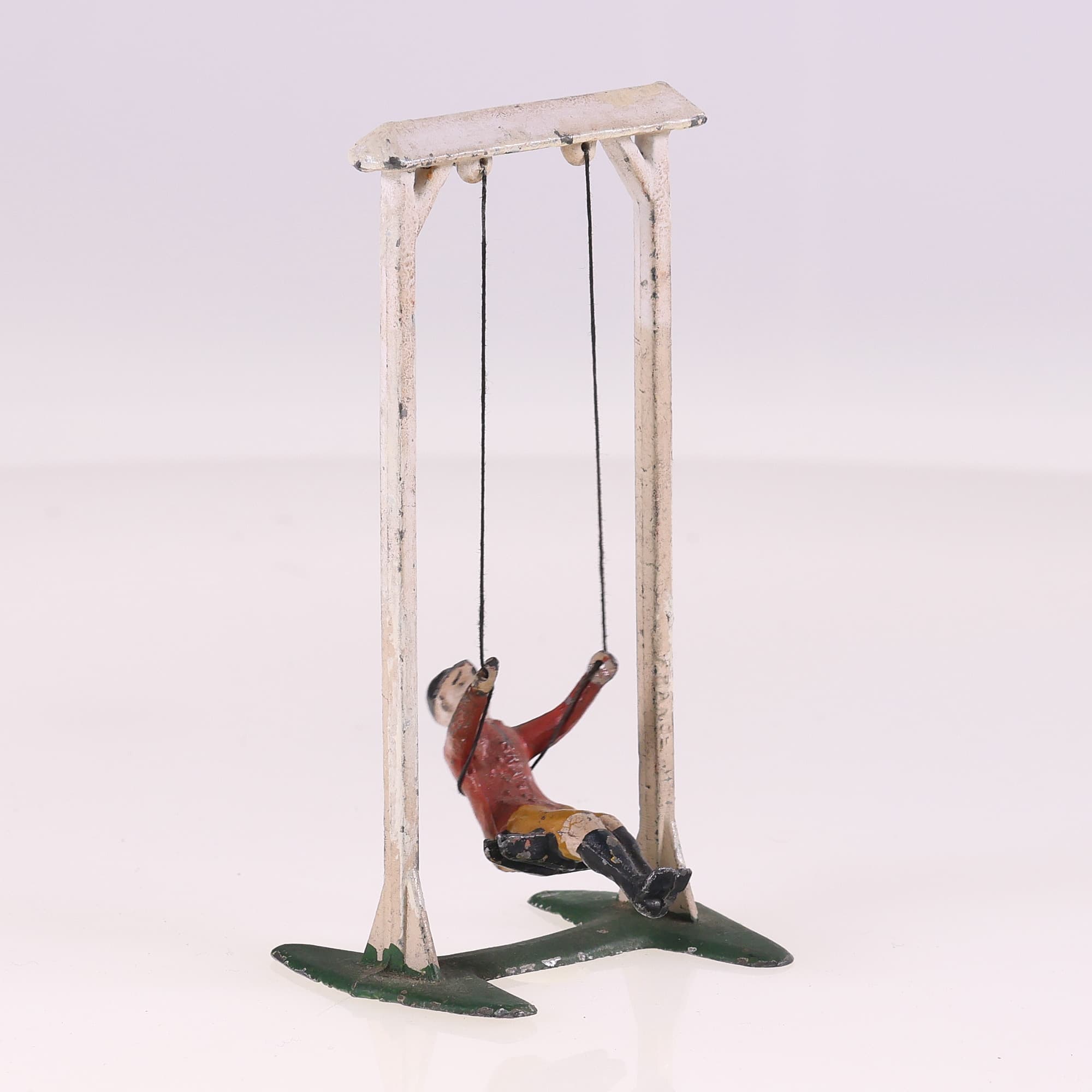 Britains enfant sur balançoire en métal 10 cm Grade B sans boîte — miniature 8