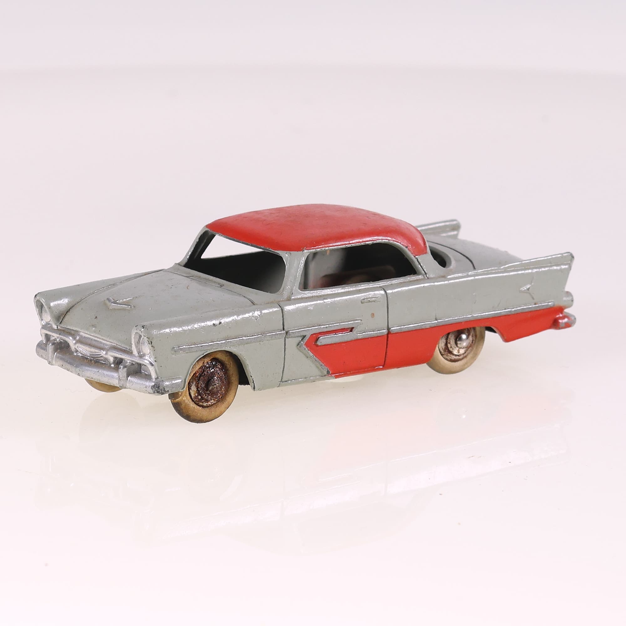Dinky Toys 24 D Plymouth Belvedere 1/43 Bicolore Grade C avec boîte — miniature 2