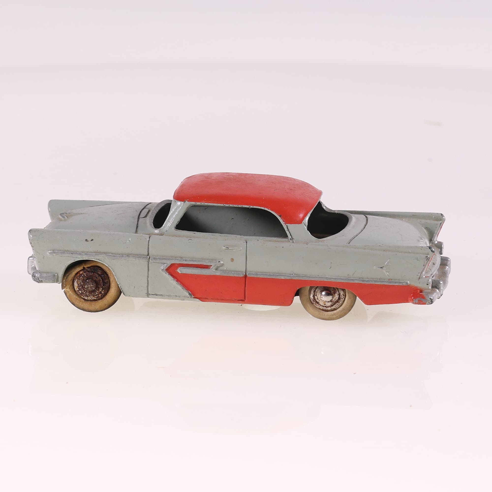 Dinky Toys 24 D Plymouth Belvedere 1/43 Bicolore Grade C avec boîte — miniature 3