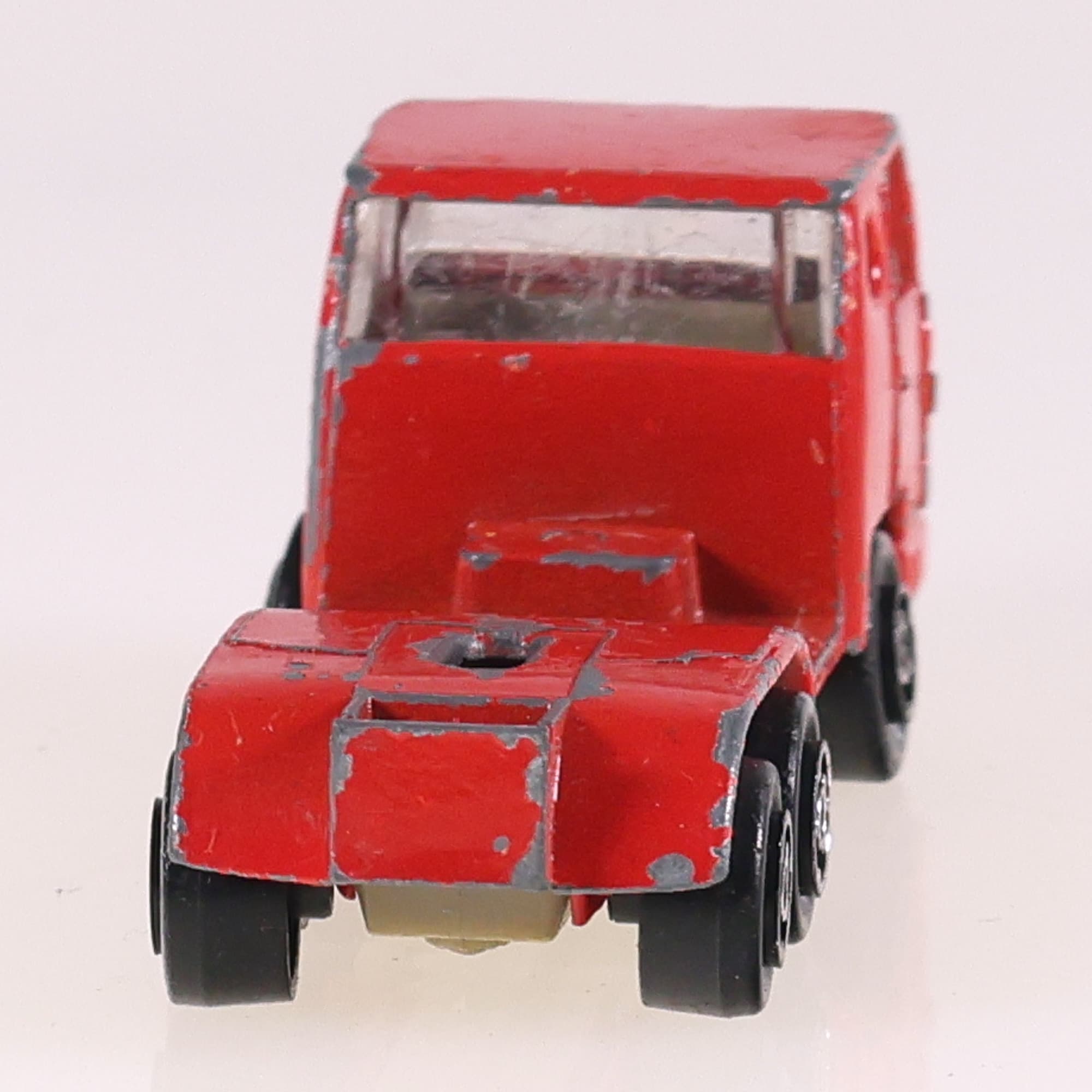 Majorette Bernard tracteur semi-remporque 1/100 Rouge Grade B sans boîte — miniature 4