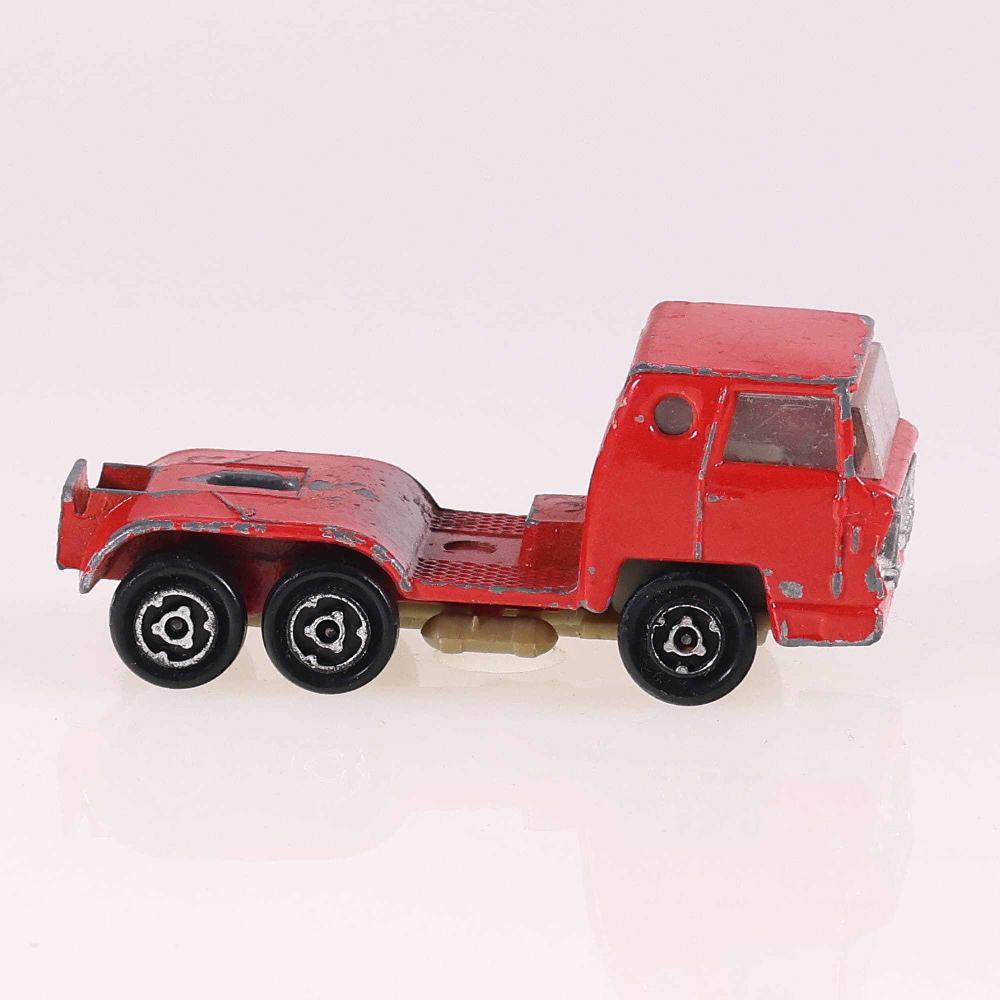 Majorette Bernard tracteur semi-remporque 1/100 Rouge Grade B sans boîte — miniature 6