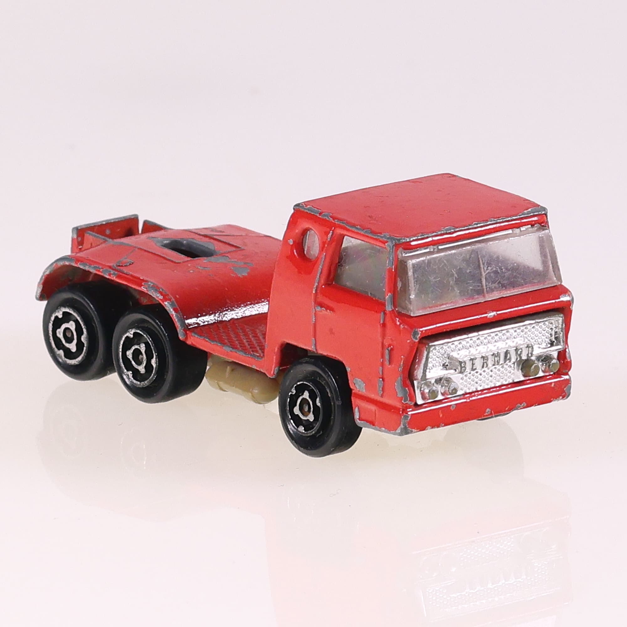 Majorette Bernard tracteur semi-remporque 1/100 Rouge Grade B sans boîte — miniature 7