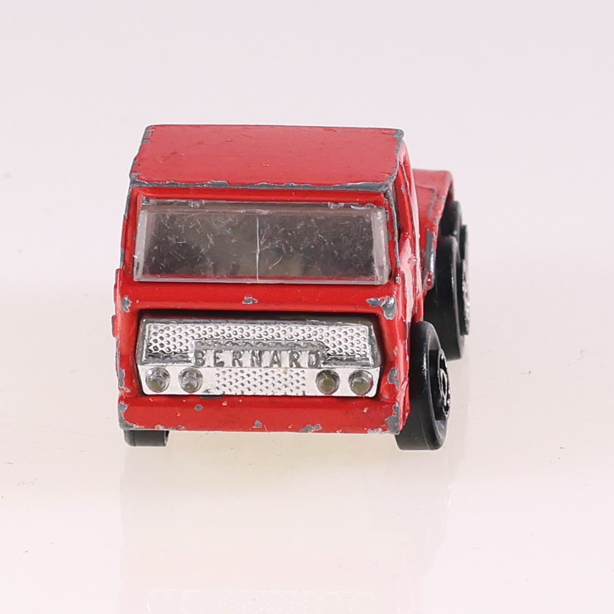 Majorette Bernard tracteur semi-remporque 1/100 Rouge Grade B sans boîte — miniature 8