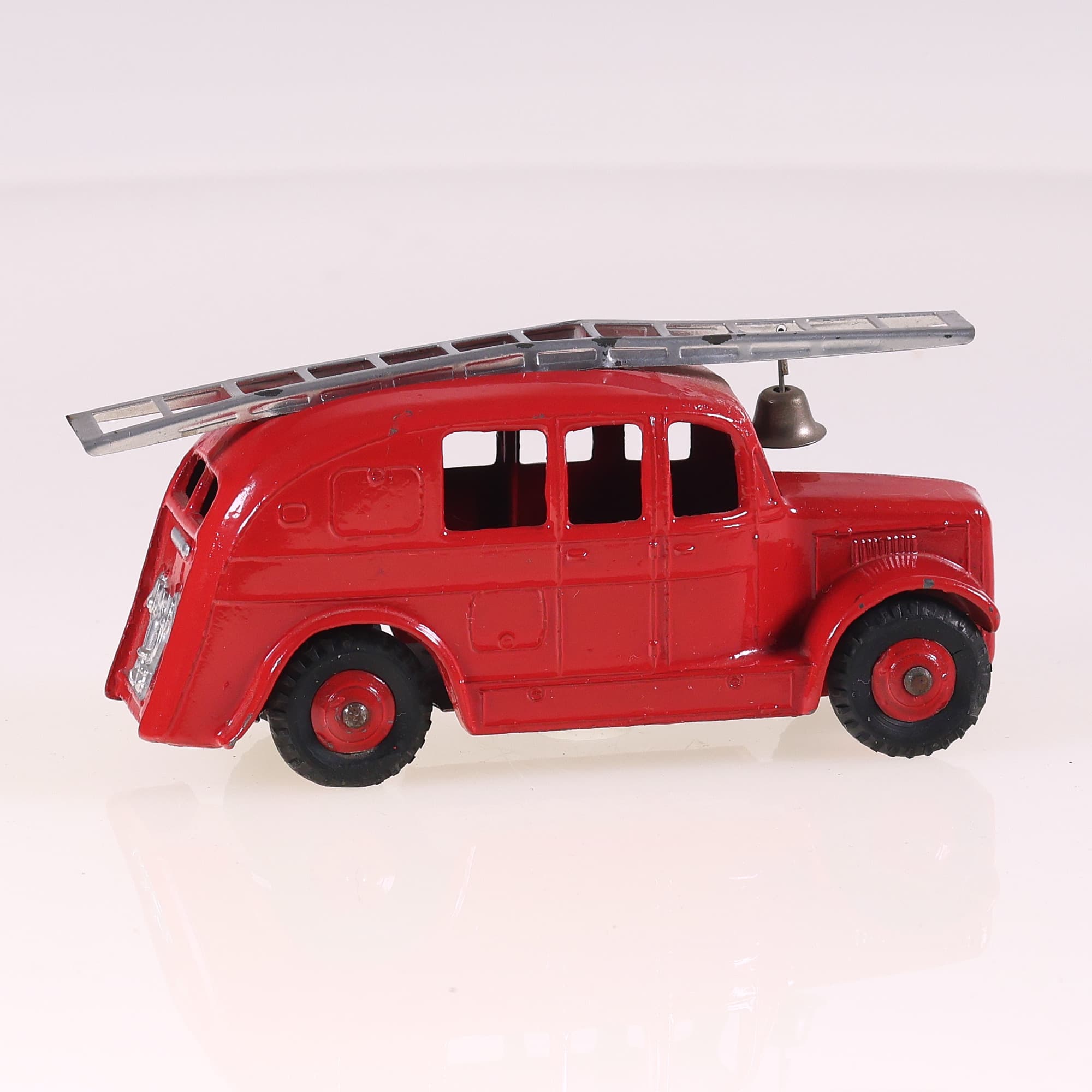 Dinky Toys 250 pompier Streamlined Fire Engine 1/43 Rouge  — miniature 6
