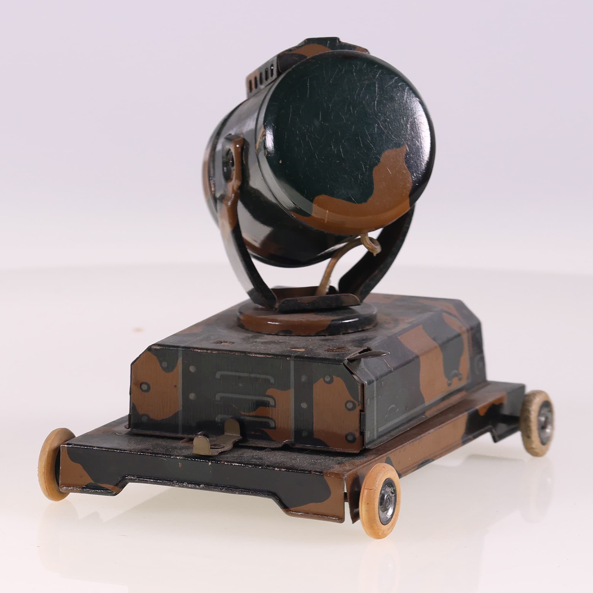  Camion projecteur militaire tôle camouflage 12,5 cm marque non déterminée