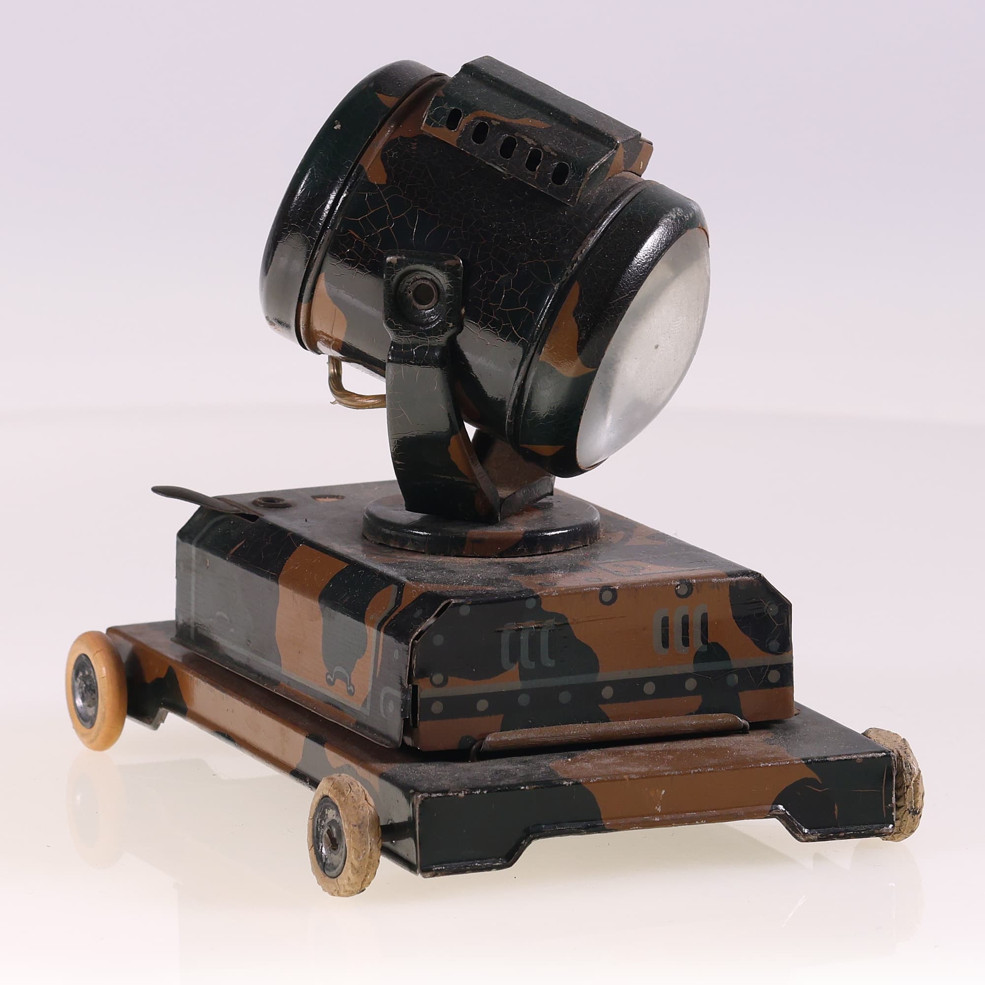  Camion projecteur militaire tôle camouflage 12,5 cm marque non déterminée — miniature 4