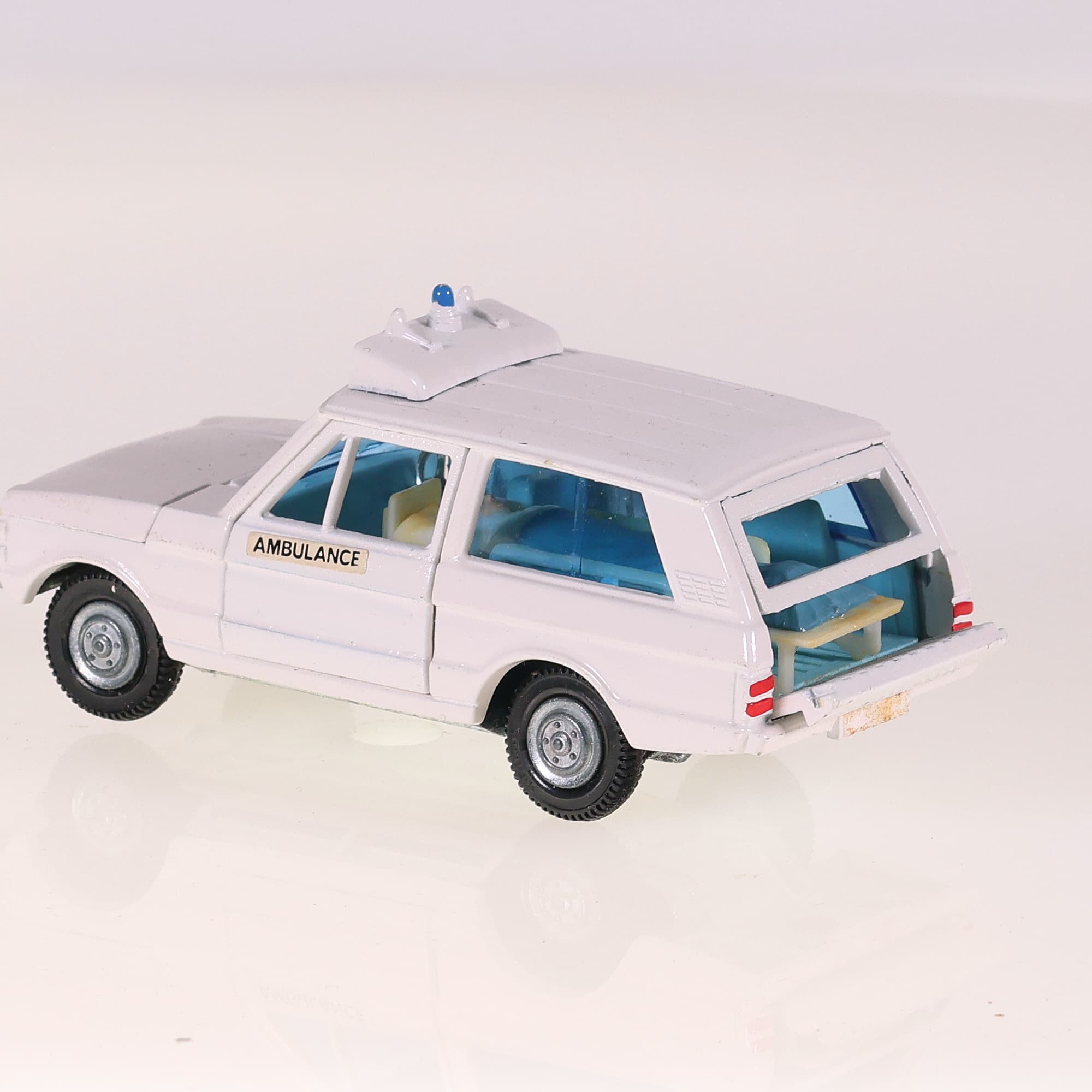 Dinky Toys 268 Range Rover Ambulance 1/43 Blanc Grade B avec boîte — miniature 3