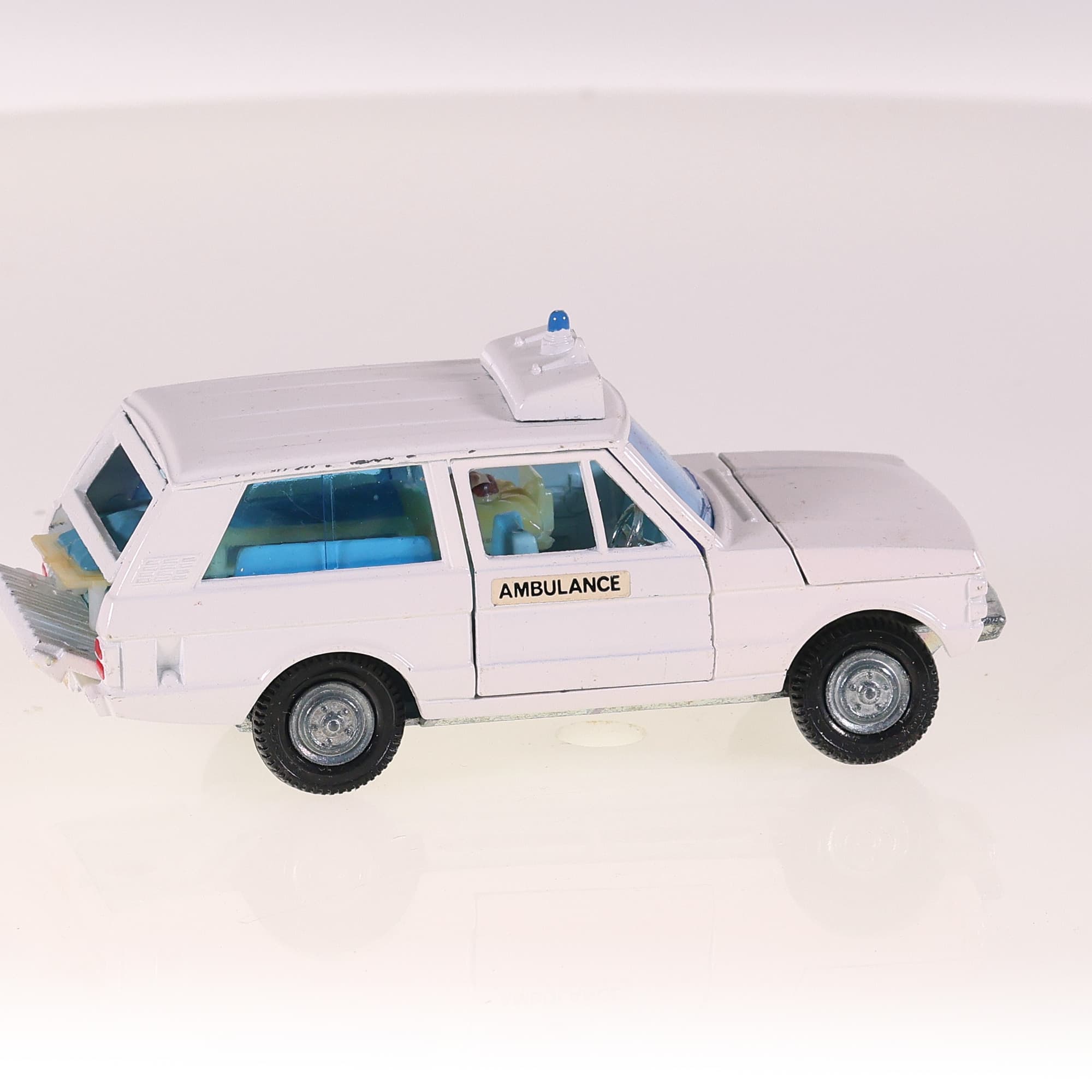 Dinky Toys 268 Range Rover Ambulance 1/43 Blanc Grade B avec boîte — miniature 6
