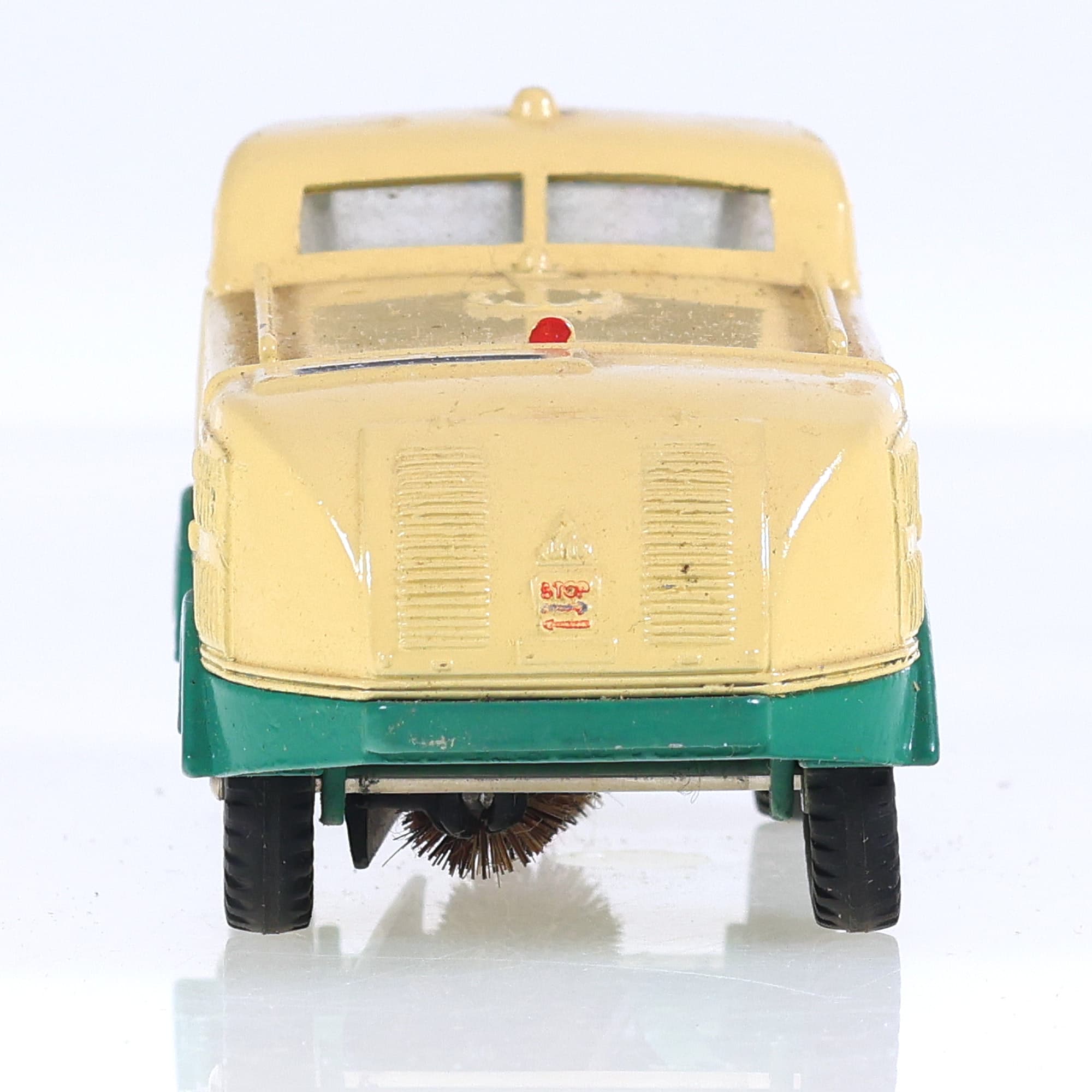 Dinky Toys 596 Arroseuse-Balayeuse à cabine vitrée 1/43 Bicolore Grade B — miniature 4
