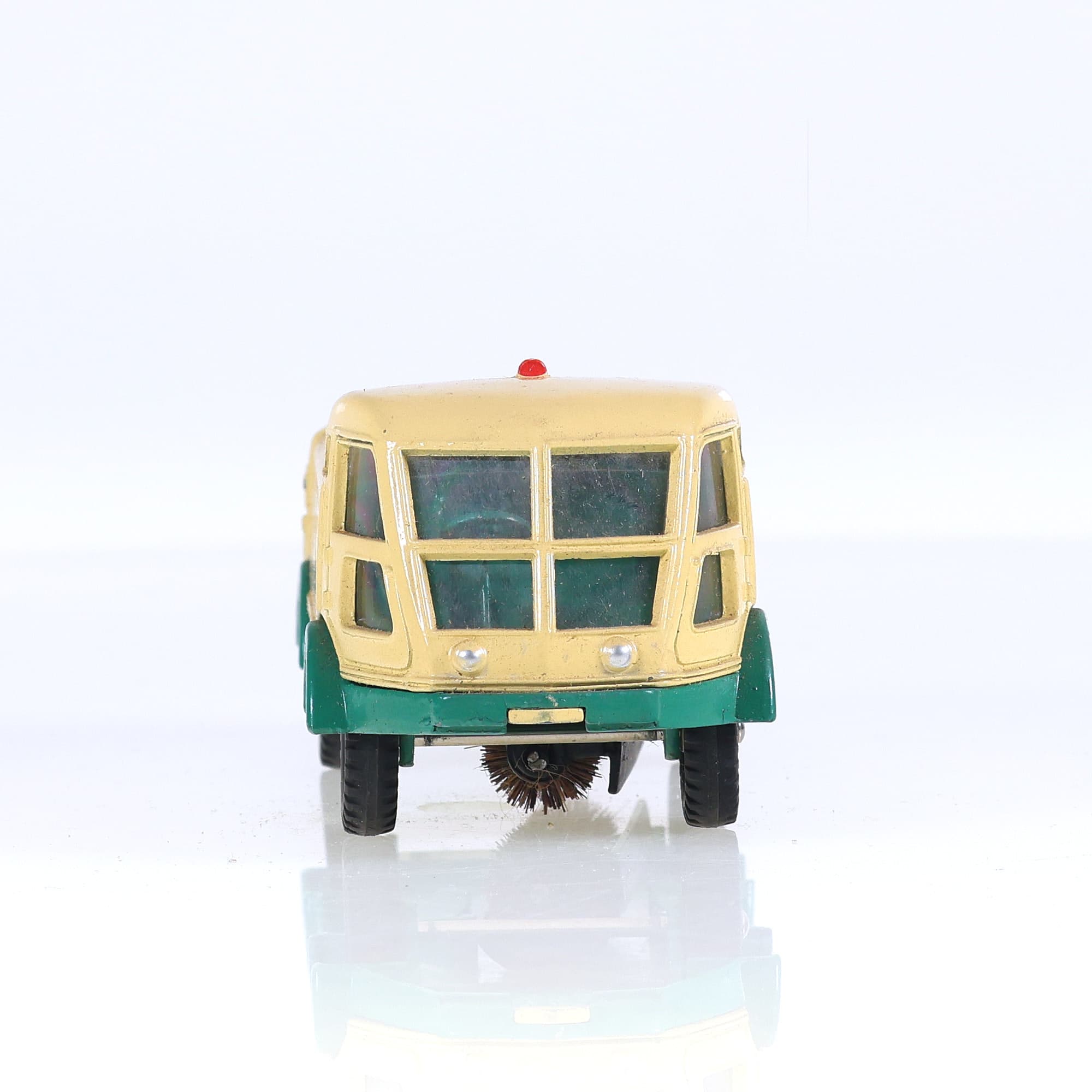 Dinky Toys 596 Arroseuse-Balayeuse à cabine vitrée 1/43 Bicolore Grade B — miniature 8