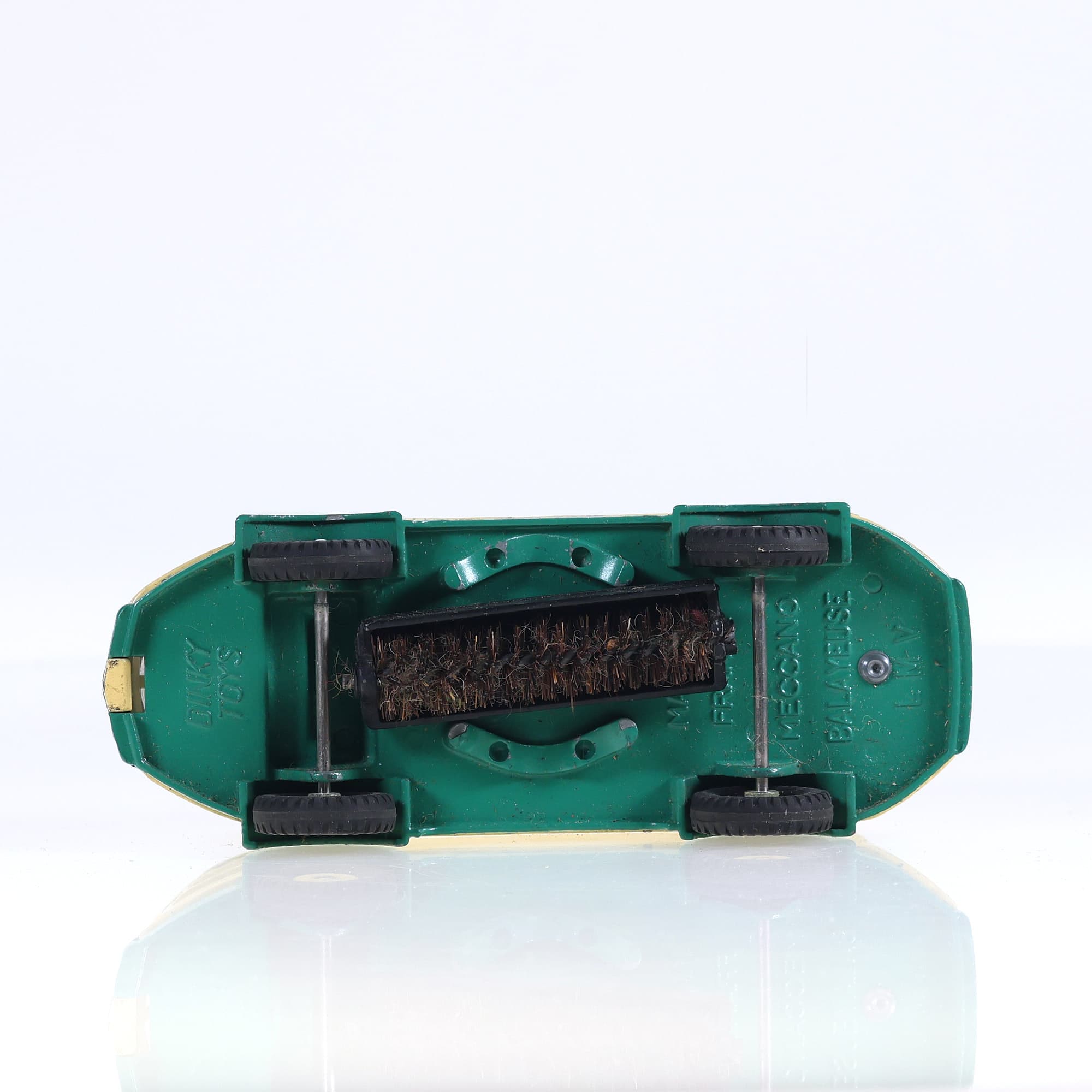 Dinky Toys 596 Arroseuse-Balayeuse à cabine vitrée 1/43 Bicolore Grade B — miniature 10