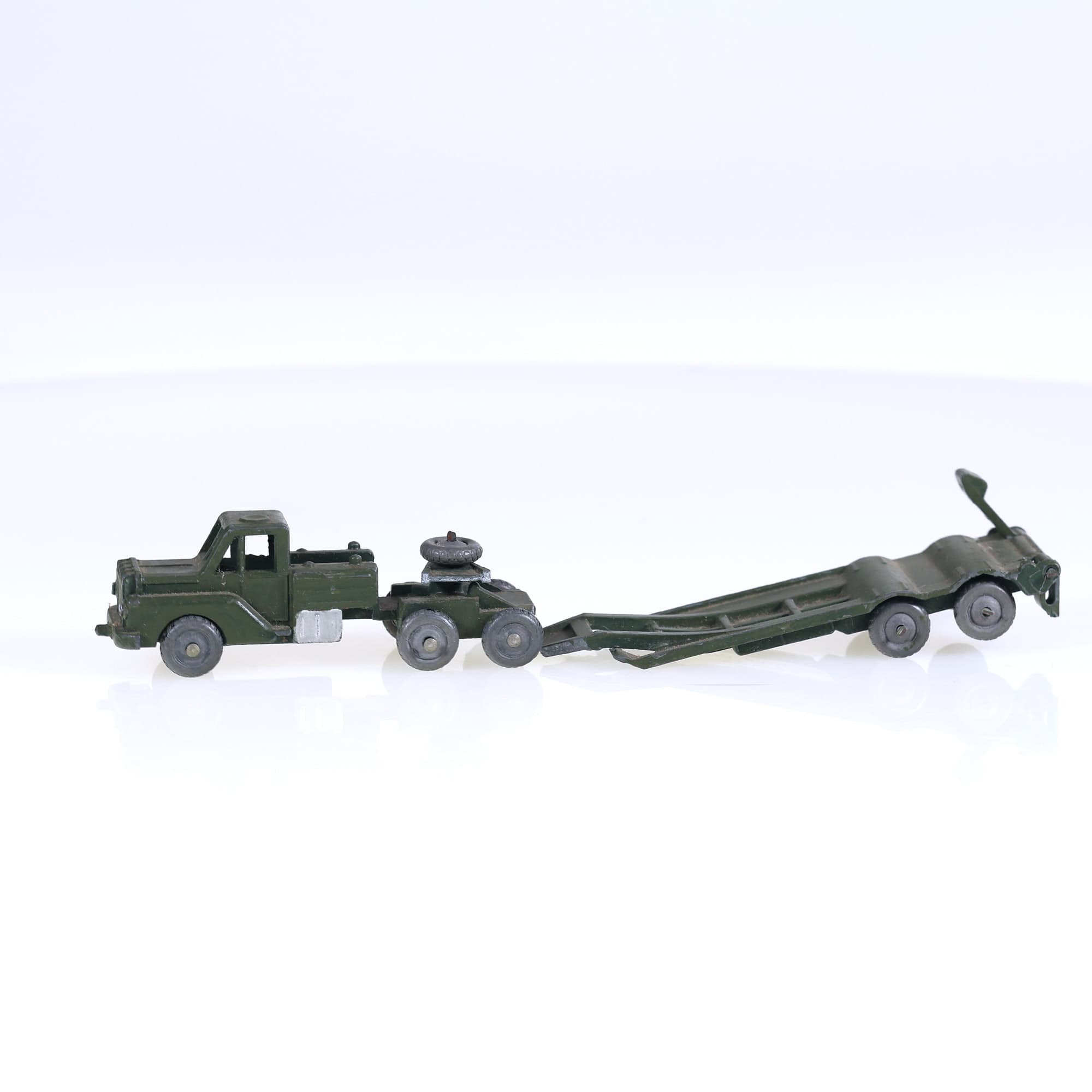 Sentry Box semi-remorque militaire porte char 17 cm Vert foncé à restaurer — miniature 2