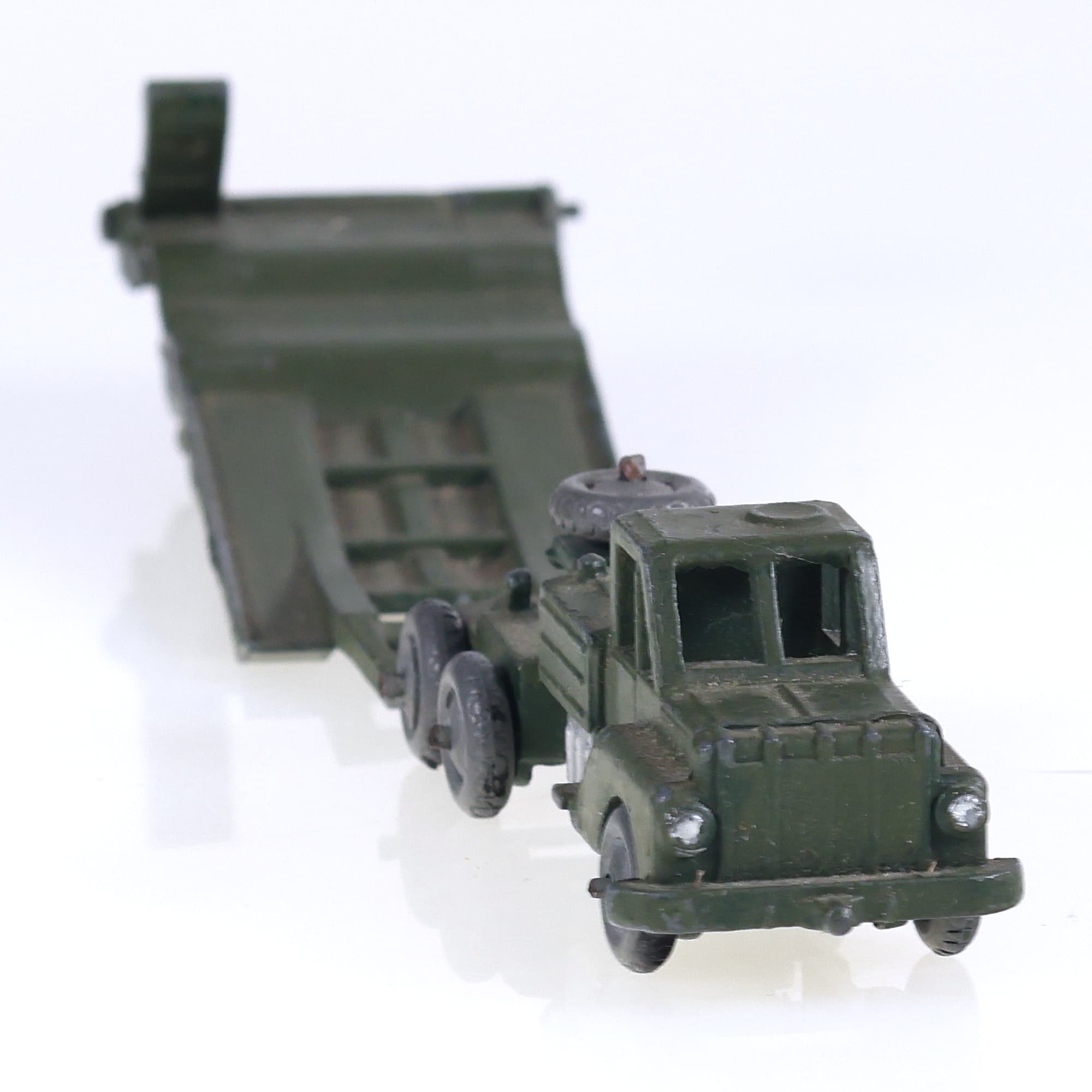 Sentry Box semi-remorque militaire porte char 17 cm Vert foncé à restaurer — miniature 8
