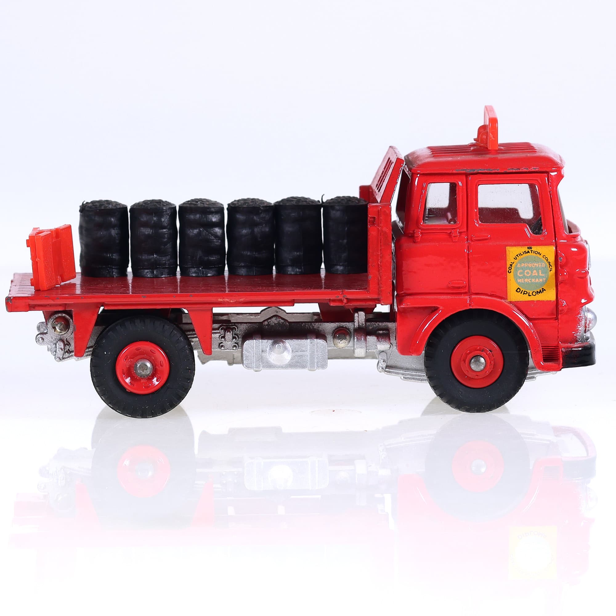 Dinky Toys 425 Bedford T.K. Transporteur de Charbon 1/43 état A avec boîte — miniature 6