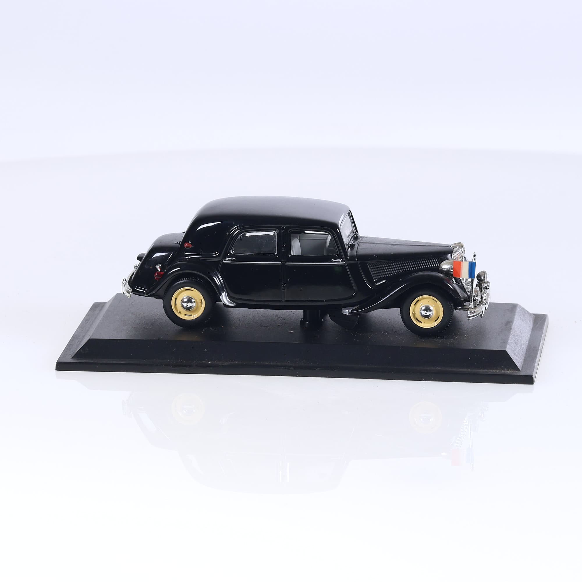 Atlas - Citroën Traction 15 Six du Général de Gaulle 1954 1/43  — miniature 6