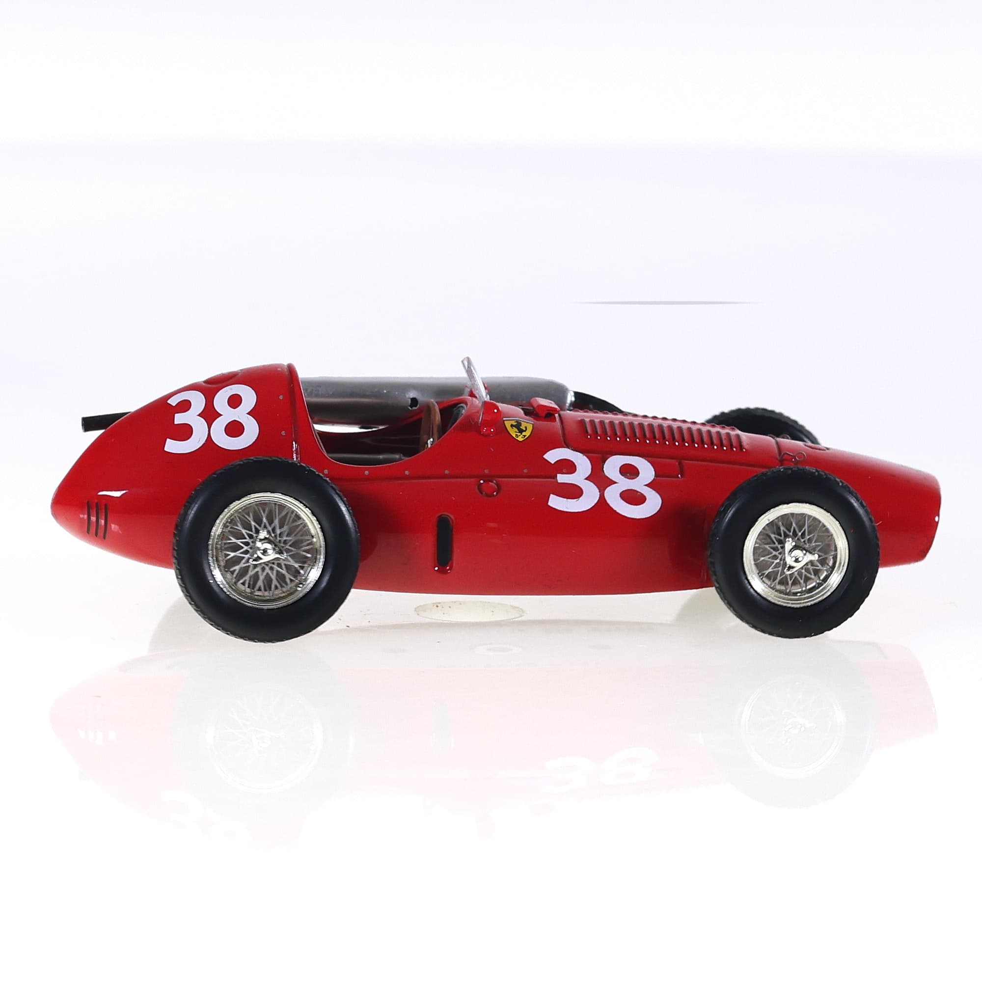 Hot Wheels SF23/54 Ferrari 553 F1Supersqualo #38 1954 avec boîte — miniature 6
