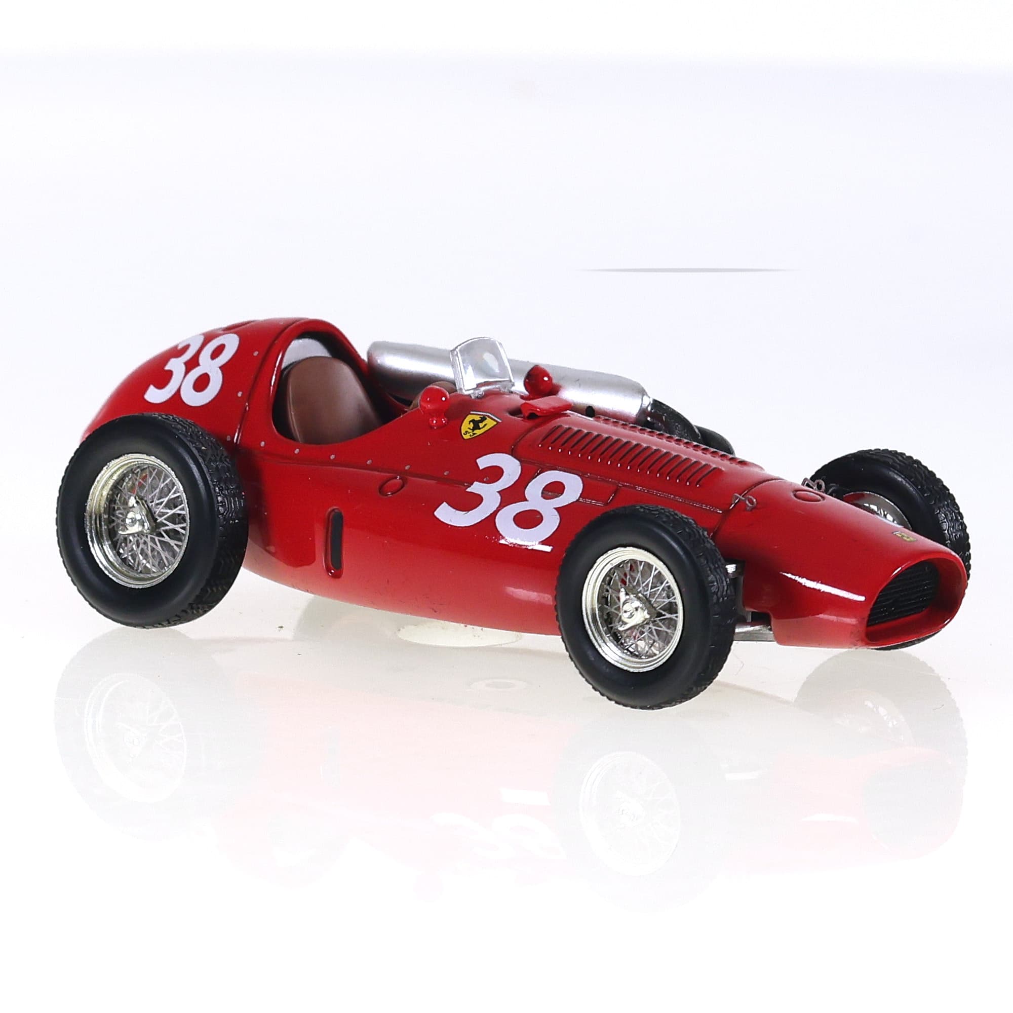 Hot Wheels SF23/54 Ferrari 553 F1Supersqualo #38 1954 avec boîte — miniature 7