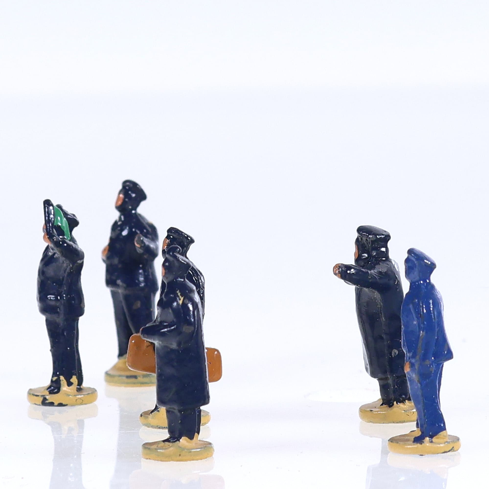 Dinky 051 Miniature Figures for Model Railways Gauge 'OO' Station Staff en boite — miniature 3