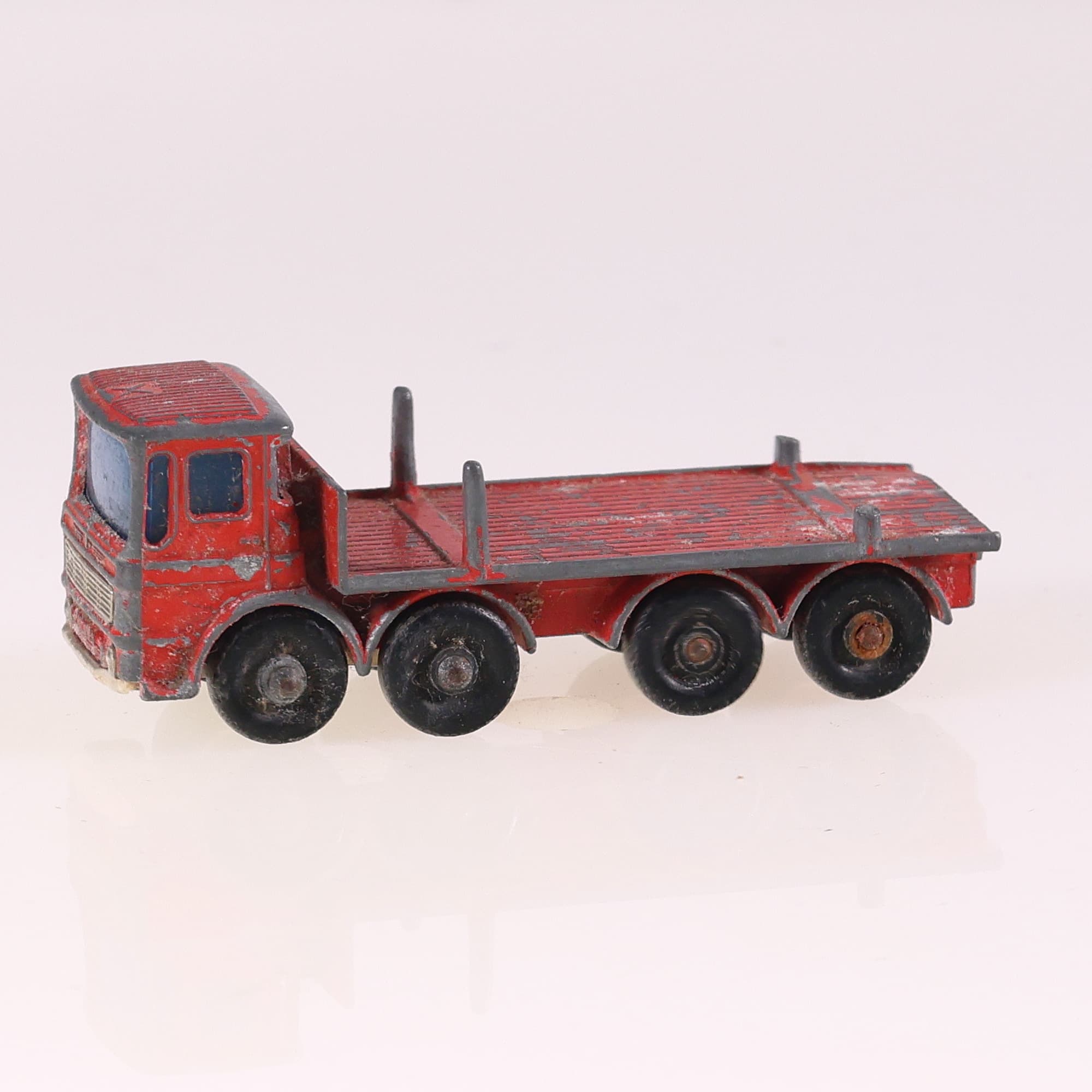 Matchbox 10 Leyland Pipe Truck 1/64 Rouge Grade C sans boîte — miniature 2