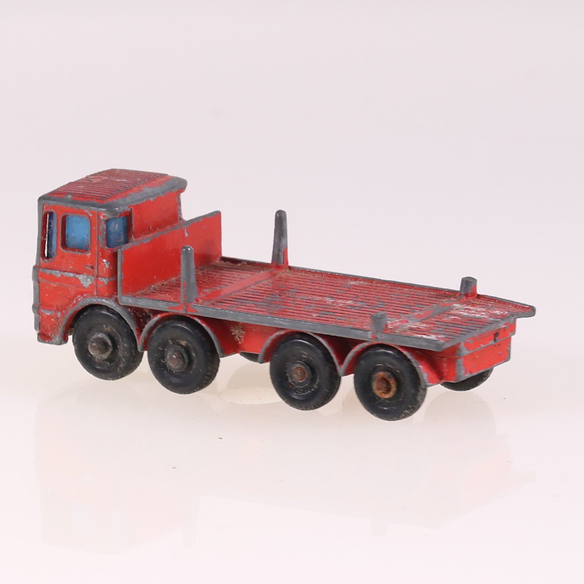 Matchbox 10 Leyland Pipe Truck 1/64 Rouge Grade C sans boîte — miniature 3