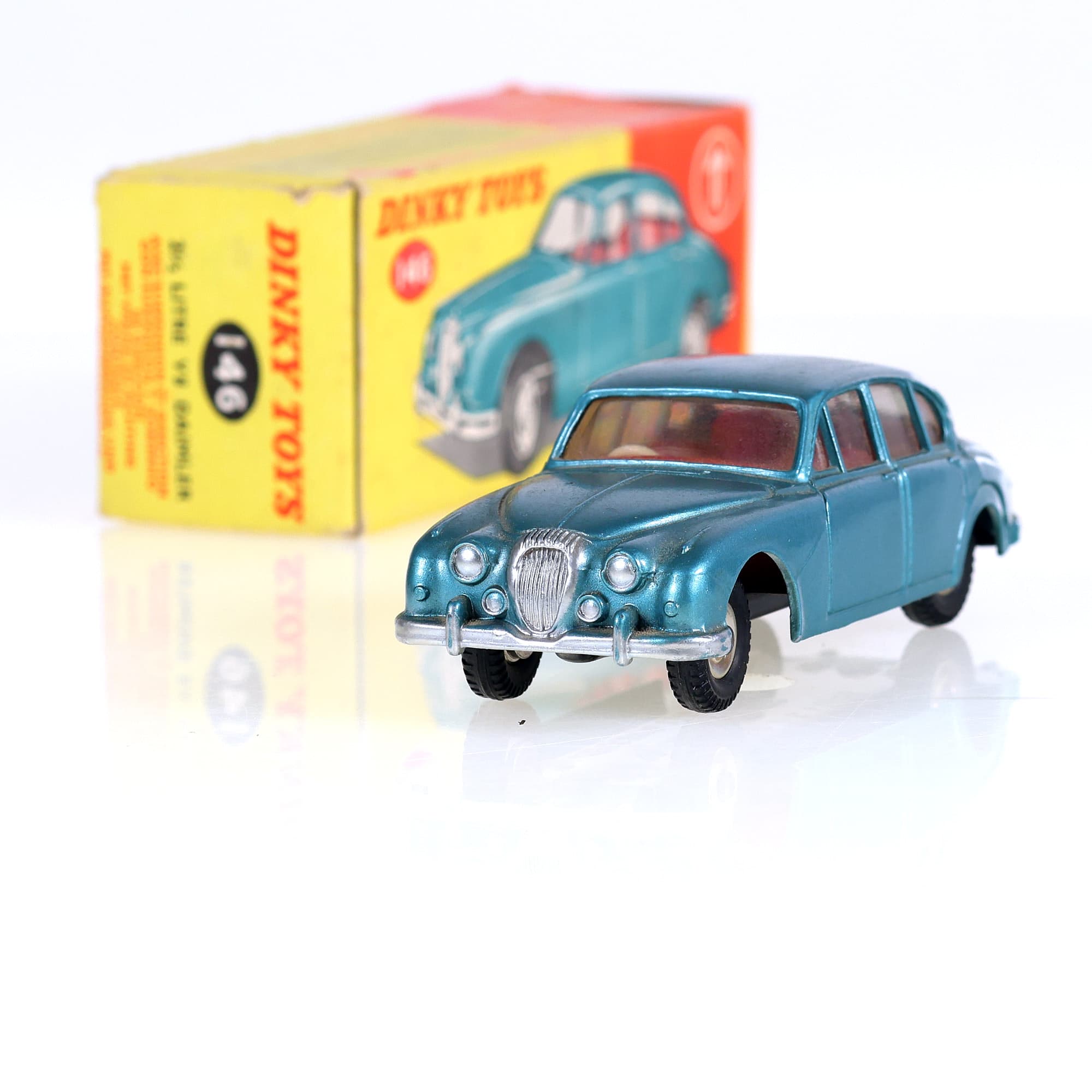 Dinky Toys 146 Daimler 2.5 Litre 1/43 Bleu avec boîte