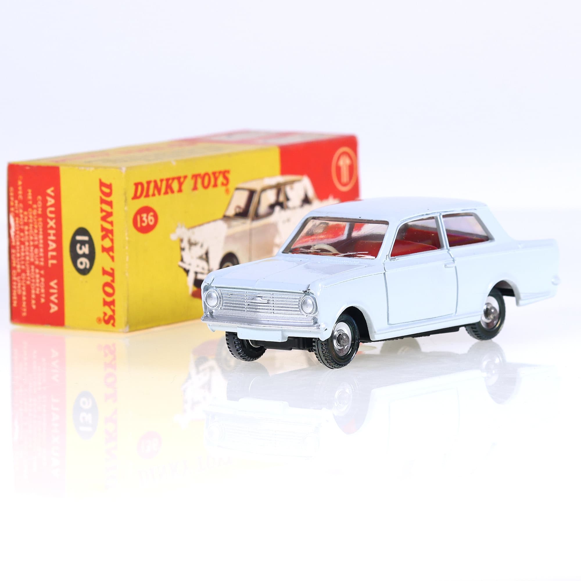 Dinky Toys GB n°136 Vauxhall Viva 1/43 Bleu état A avec boîte