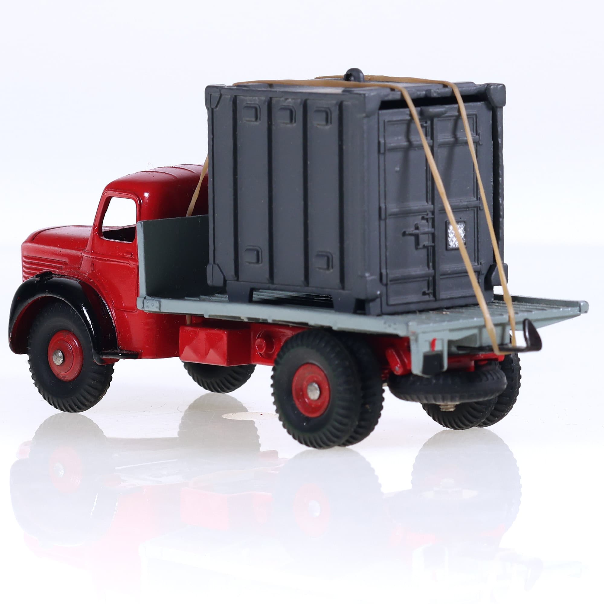 Dinky Toys 34B Berliet Plateau avec Container 1/43 version anneau moulé — miniature 3
