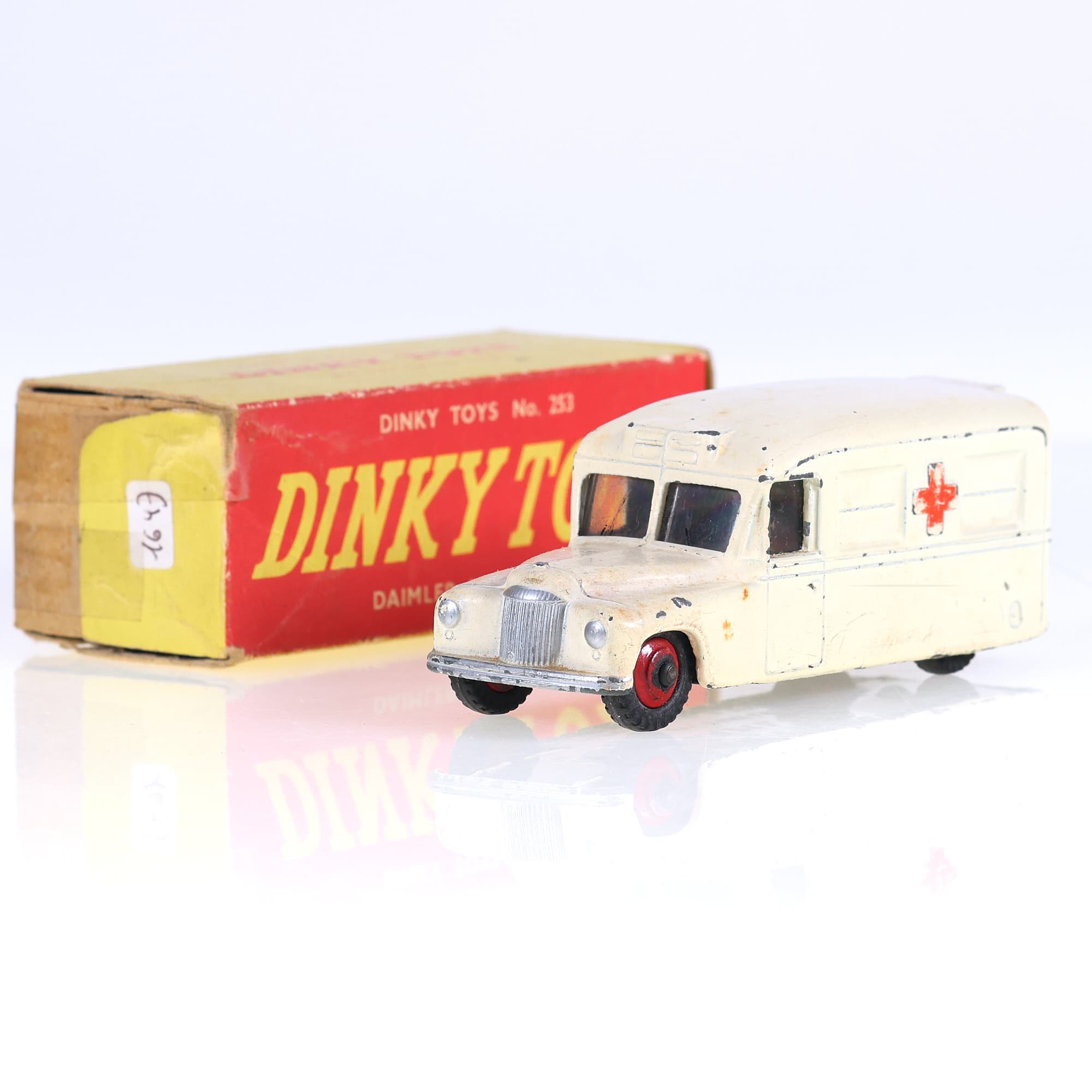 Dinky Toys 253 Daimler Ambulance 1/43 Blanc Grade B avec boîte