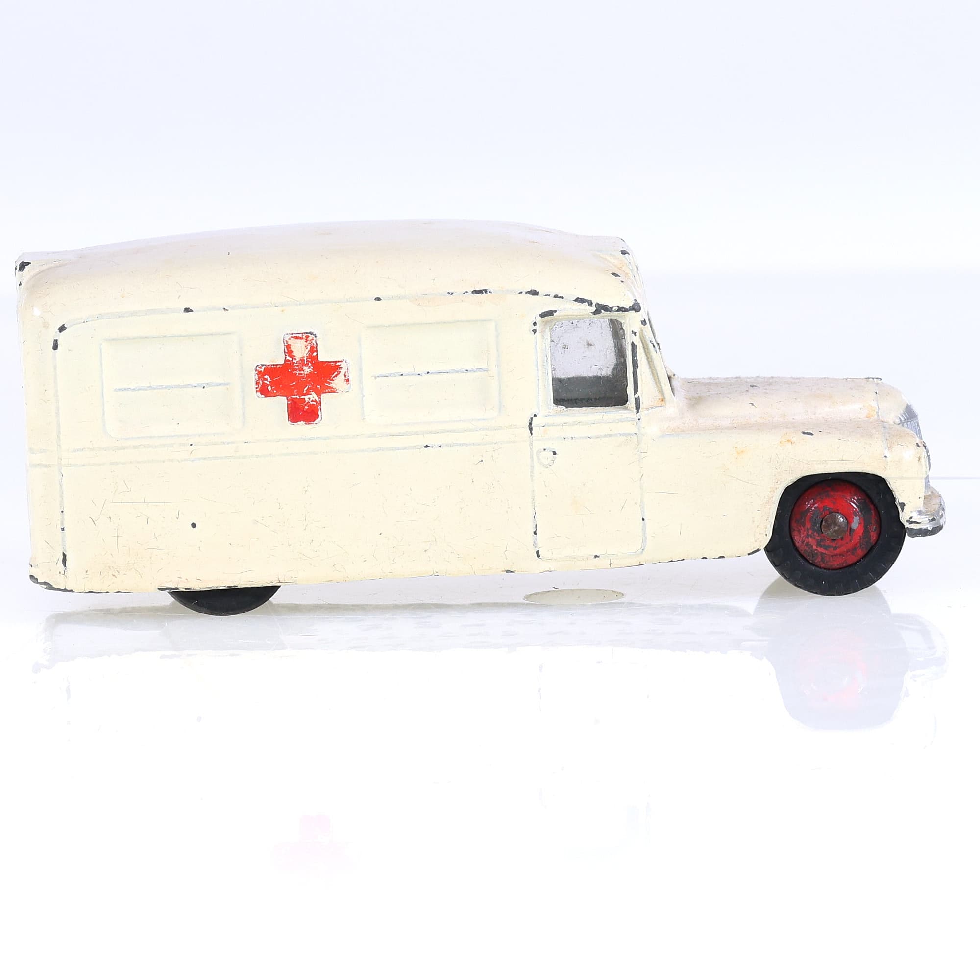 Dinky Toys 253 Daimler Ambulance 1/43 Blanc Grade B avec boîte — miniature 6