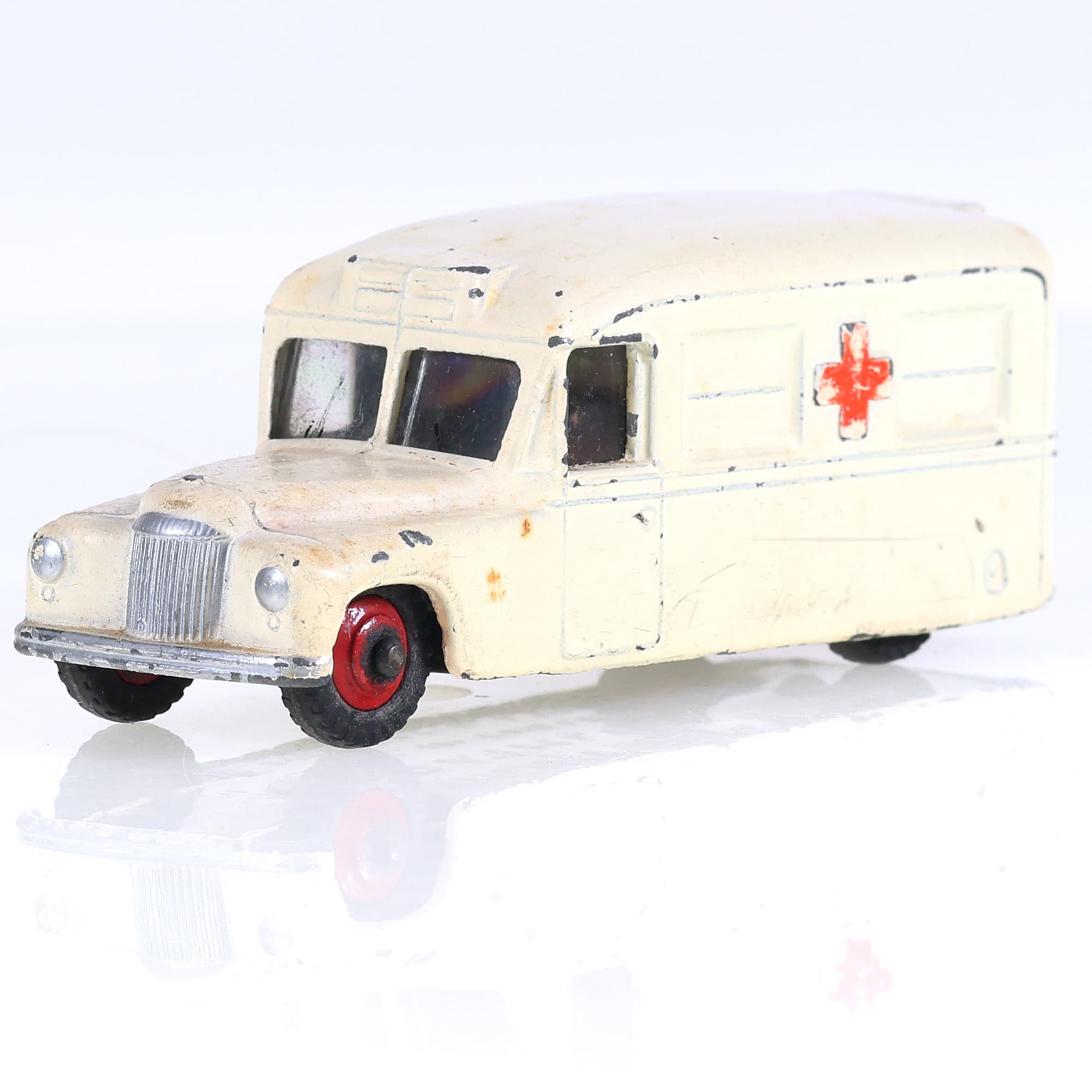 Dinky Toys 253 Daimler Ambulance 1/43 Blanc Grade B avec boîte — miniature 9