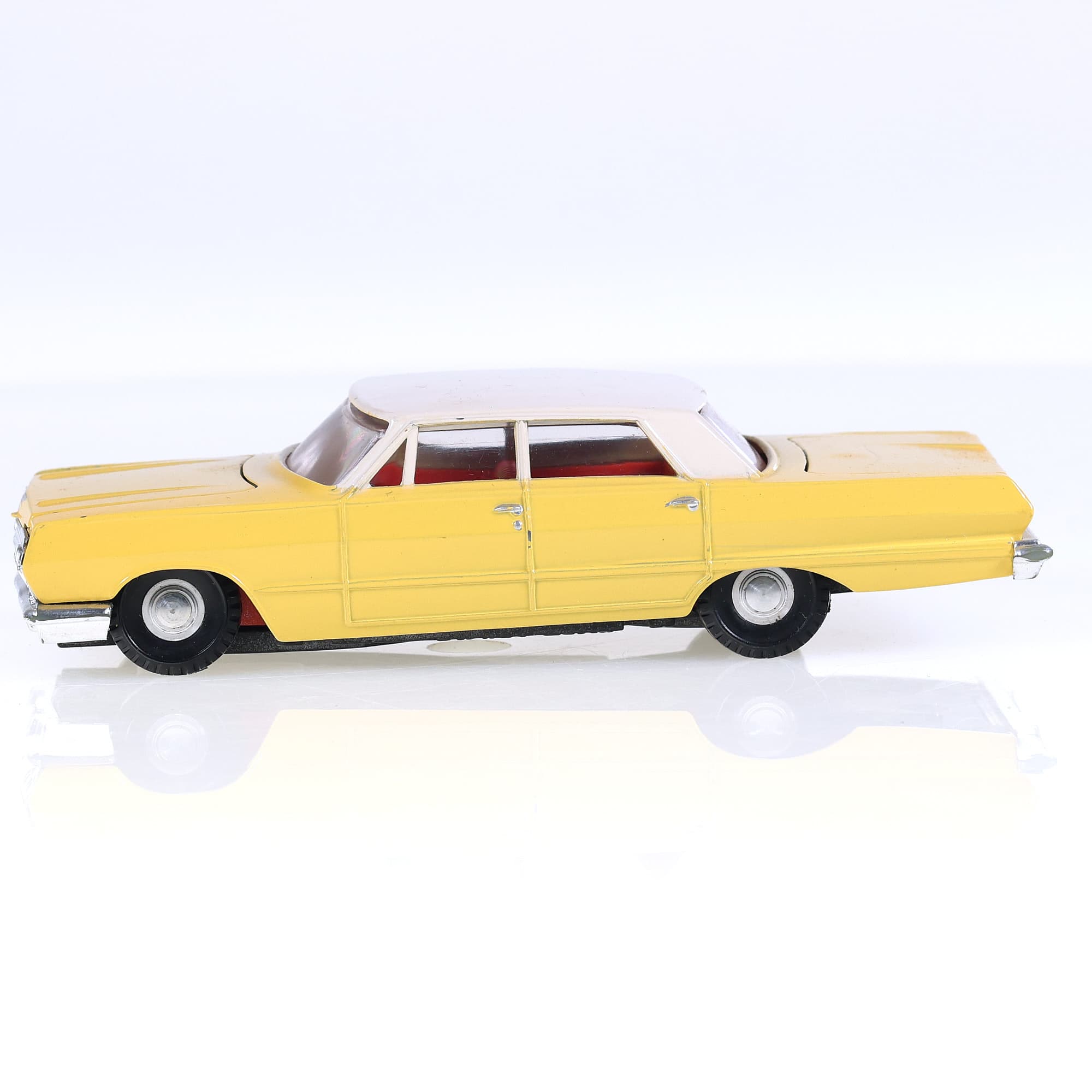 Dinky Toys Hong Kong 57/003 Chevrolet Impala 1/42 Jaune avec boîte — miniature 2
