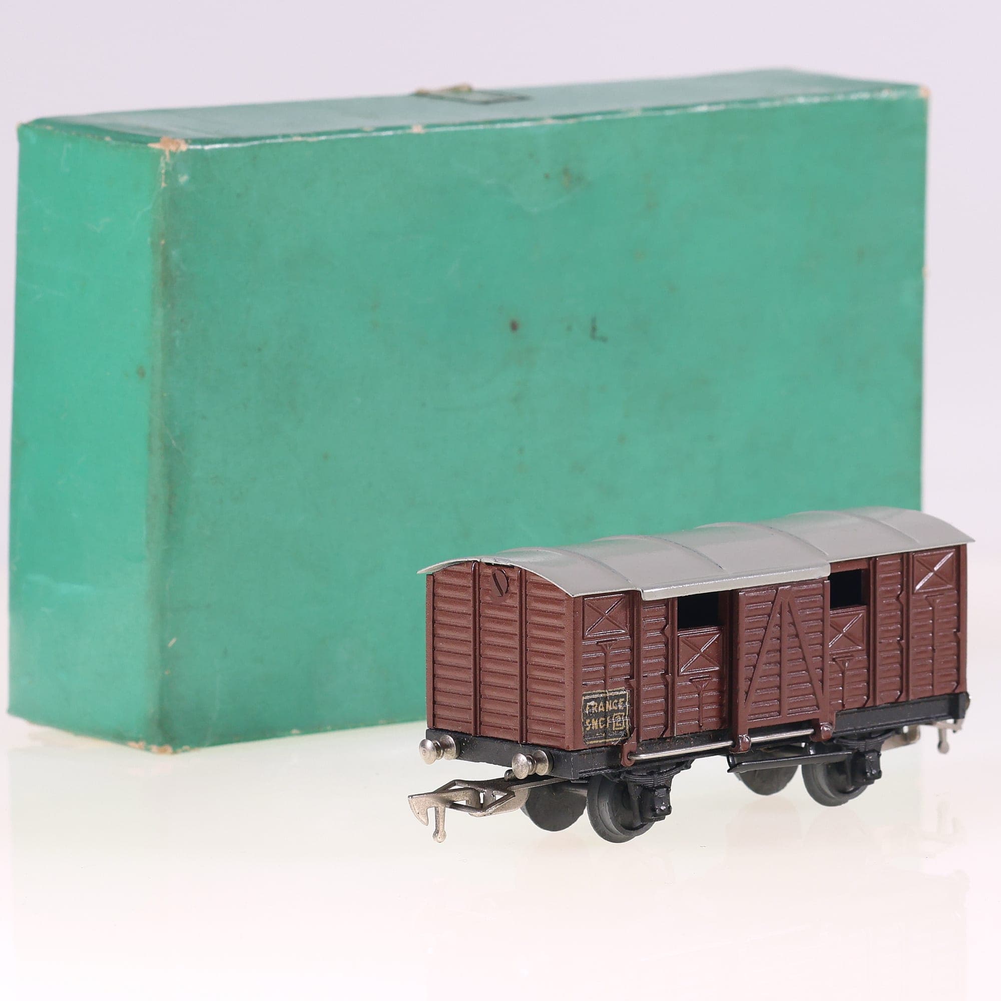 JEP n° 6667 wagon bagages couvert SNCF HO marron et gris état A avec boîte